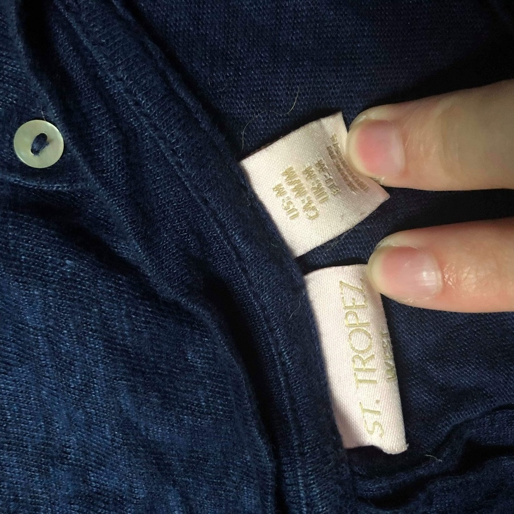 Button back Top - Picture 3 of 3